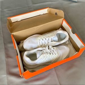 New Women’s Nike Downshifter 7 Running Shoe size 9